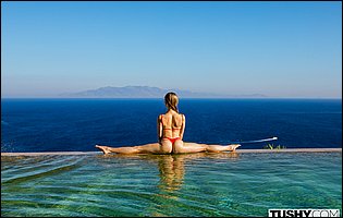 Flexible babe Alecia Fox teasing with hot fit body outdoor