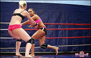 Hot wrestling match between Andrea Sultisz and Ionella Dantes