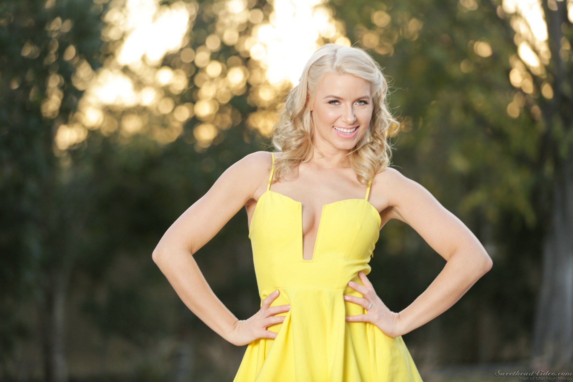 Anikka Albrite In Sexy Yellow Dress Stripping Outdoor My Pornstar Book