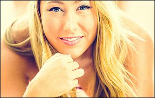 Gorgeous sporty girl Carter Cruise posing for camera