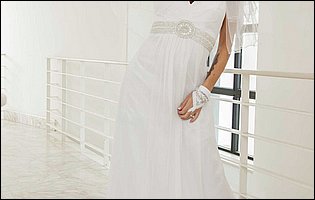 Gorgeous bride Devon shows off her amazing body
