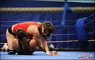 Hot wrestling match between Eliska Cross and Lisa Sparkle