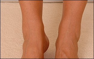 Helena White gets her feet worshipped and her pussy fucked hard