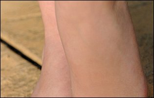 Kagney Linn Karter showing off her nice feet outdoor