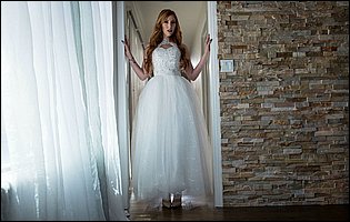 Sexy redheaded bride Lauren Phillips strips for camera