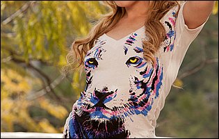 Lexi Belle in sexy t-shirt strips and poses naked outdoor