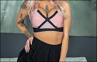 Luna Skye strips off her sexy outfit and pink underwear