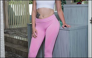 Madison Summers strips off her white top, pink yoga pants and sexy heels and poses nude on bed