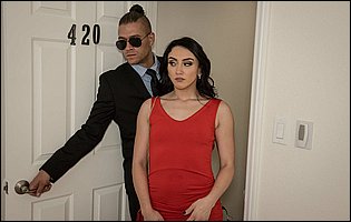 Mandy Muse getting anal fucked by her bodyguard