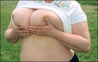 Busty chubby babe Marie Verbeck poses outdoor