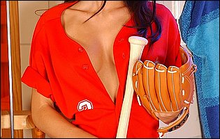 Mya Diamond fucking her pussy with baseball bat