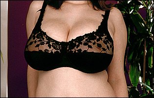 Nicole Peters strips off her sexy underwear and exposes amazing body