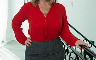 Sara Jay in sexy nylons loves posing for camera