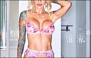 Sarah Jessie in pink bikini teasing with fit body