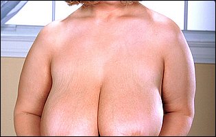 Sarah Mercury takes off her white underwear and exposes nude body