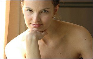 Hot brunette Suzie Carina poses naked for the camera