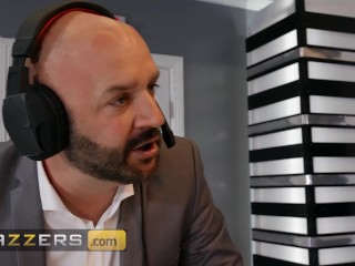 Kissa Sins and Bella Roland fucking and squirting in studio